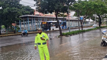 Banjir Rendam Sejumlah Ruas Jalan Jakarta, Termasuk Sekitar Monas