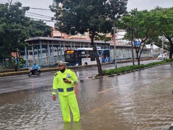 Banjir Rendam Sejumlah Ruas Jalan Jakarta, Termasuk Sekitar Monas