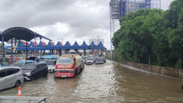 Banjir Masih Rendam Jalan Arah Bandara Soetta