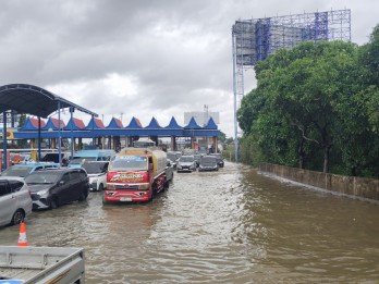 Banjir Masih Rendam Jalan Arah Bandara Soetta