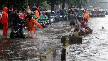 Imbas Hujan Deras, Banjir Kepung Terminal 1-3 Bandara Soetta