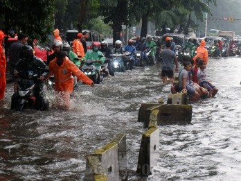 Imbas Hujan Deras, Banjir Kepung Terminal 1-3 Bandara Soetta