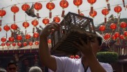 Mengenal Ritual Fang Sheng pada Imlek 2576 di Kelenteng See Hin Kiong Padang