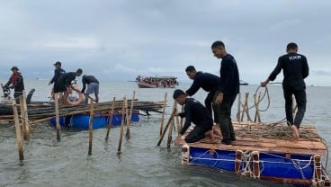 Nelayan Serangan Protes Pemasangan Pelampung di Pantai oleh BTID