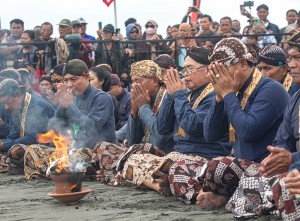 Prosesi Adat Labuhan Pantai Parangkusumo