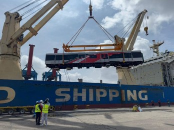 1 Trainset KRL Impor dari China Tiba di Tanjung Priok Hari Ini