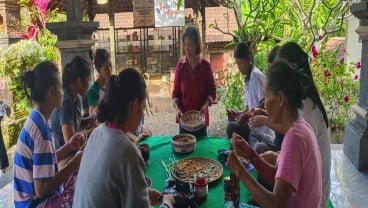 Kelompok Perempuan Ini Berhasil Angkat Citra Desa Berbekal Batok Kelapa