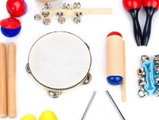 21 Contoh Alat Musik Ritmis dan Cara Memainkannya