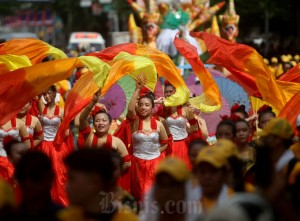 Suasana Kemeriahan Perayaan Cap Go Meh Imlek 2576 di Makassar