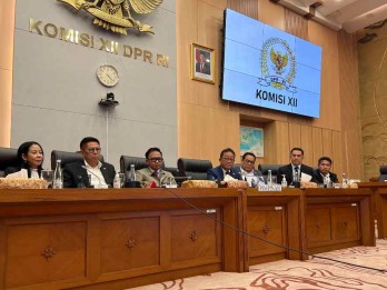 Komisi XII Sebut Bahlil Tak Koordinasikan Aturan Larangan Pengecer Jual LPG 3 Kg ke DPR