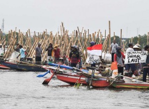 Nelayan di Pesisir Bekasi Gelar Aksi Menuntut Pembongkaran Pagar Laut