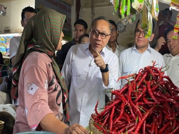 Zulhas & Mendag Cek Sembako ke Pasar Klender, Klaim Harga Beras Stabil