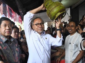 Menko Bidang Pangan dan Mendag Tinjau Ketersediaan Gas Elpiji 3 Kg di Pasar Tradisional