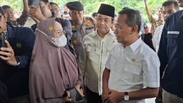 Pastikan Sesuai HET, Menteri Bahlil Sidak Pangkalan Gas 3 Kg di Pekanbaru