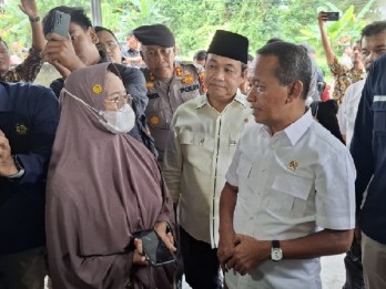 Pastikan Sesuai HET, Menteri Bahlil Sidak Pangkalan Gas 3 Kg di Pekanbaru