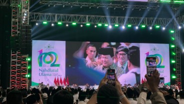 Momen Prabowo Cium Tangan Ma'ruf Amin saat Harlah NU