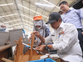 Nana Sudjana Kunjungi Djarum dan Pura Barutama