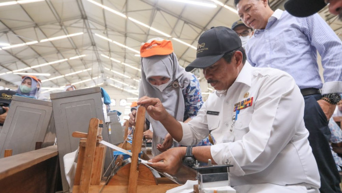 Nana Sudjana Kunjungi Djarum dan Pura Barutama