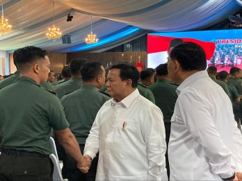 Momen Prabowo Sapa dan Salami Jenderal hingga Mayor TNI di Istana Bogor