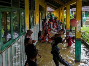 Sekolah Dasar di Banten Terendam Banjir Akibat Luapan Sungai Irigasi