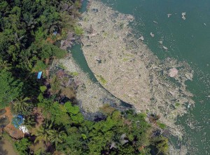 Bendungan Leuwikeris di Ciamis Dipenuhi Tumpukan Sampah