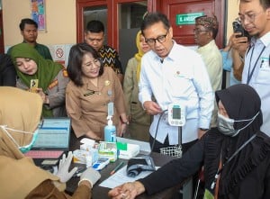 Menteri Kesehatan Tinjau Pemeriksaan Kesehatan Gratis