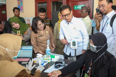 Menteri Kesehatan Tinjau Pemeriksaan Kesehatan Gratis