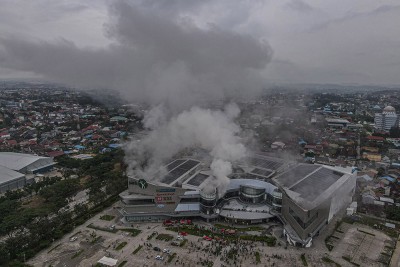 Kebakaran Pusat Perbelanjaan Di Kendari