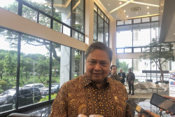 Menko Airlangga Terbang Temui CEO Masdar di Dubai, Bahas Proyek PLTS Cirata Jilid II