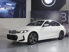 BMW 320i M Sport Resmi Meluncur di IIMS 2025, Harga Rp1 Miliar