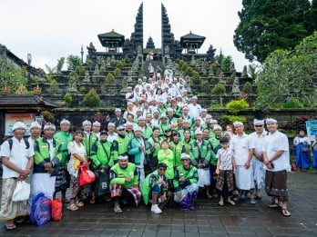 Jaga Tradisi-Budaya, Ratusan Driver Gojek Ikut Ritual Suci Tirta Yatra