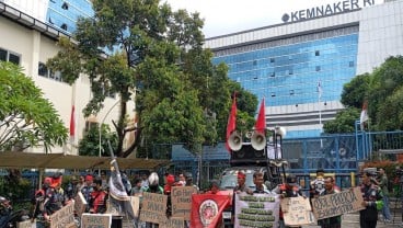 Massa Demo Ojol Mulai Berdatangan ke Kemnaker, Tuntut THR dalam Bentuk Uang