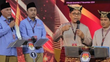 Mahyeldi-Vasko Gunakan Sepatu Produk Lokal saat Pelantikan 20 Februari 2025