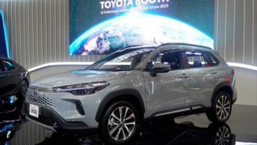 IIMS 2025: Toyota Luncurkan New Corolla Cross Hybrid, Siapa Pesaingnya?