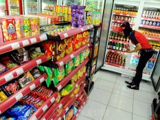 Perbandingan Gaji Karyawan Indomaret dan Alfamart 2025