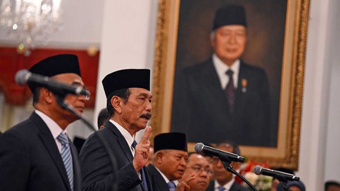 Respons Luhut soal Seruan Indonesia Gelap: Kau yang Gelap!