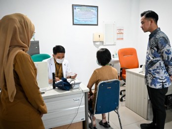 Wapres Gibran Tinjau Pelaksanaan Program Cek Kesehatan Gratis di Puskesmas Kramat Jati