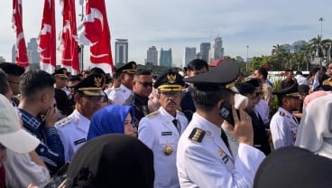 Ratusan Kepala Daerah Memadati Kawasan Monas Jelang Pelantikan (20/2)