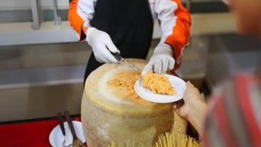 Tradisi Buka Puasa Bersama All You Can Eat Di Ngabuburit Asyiik Harris Semarang