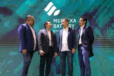 Ada yang Diam-Diam Perbesar Taruhan di Saham MBMA