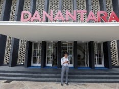 Viral Tarik Dana dari Bank BUMN Imbas Danantara, OJK hingga Luhut Beri Komentar