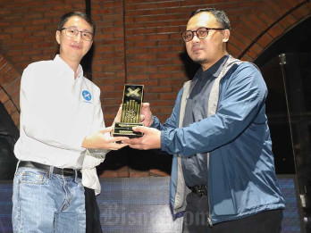 Bisnis Indonesia Raih Penghargaan Indodax