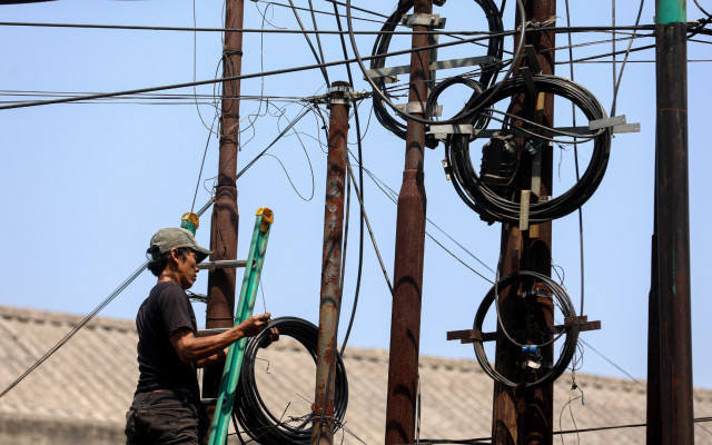 Membandingkan Target Surge (WIFI) dan Remala (DATA) Garap Internet Rumah
