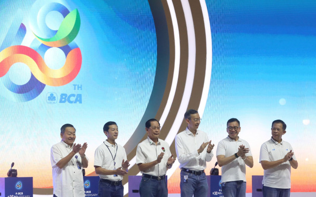 Dirut dan Pemain Besar yang juga Borong Saham BBCA