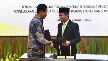 Menteri Lingkungan Hidup Singgung Eksploitasi Batu Bara di Depan Bahlil