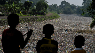 Sampah di Sungai Citarum Lama