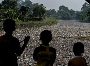 Sampah di Sungai Citarum Lama