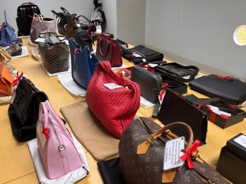 Deretan Tas Branded yang Dilelang KPK: LV, Hermes, Bally, Coach, hingga Bottega Veneta.