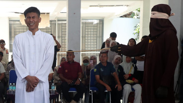 Eksekusi Cambuk Pelanggar Hukum Syariat Islam