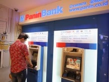 Beda Gerak Kinerja dan Saham Bank Panin (PNBN) 2024